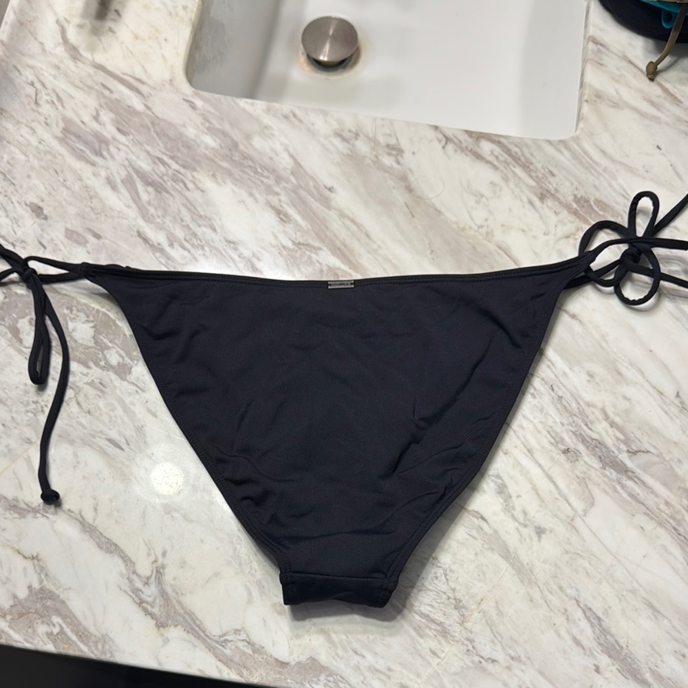 Black oneill string bikini bottom large